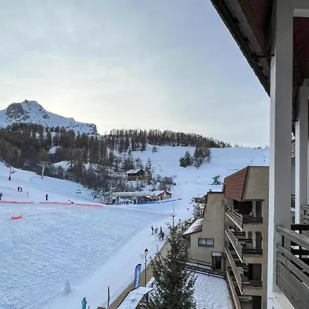 Le Super Refuge De L'ecureuil * Enchastrayes