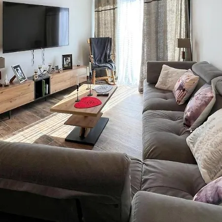 Le Super Refuge De L'ecureuil Lägenhet Enchastrayes